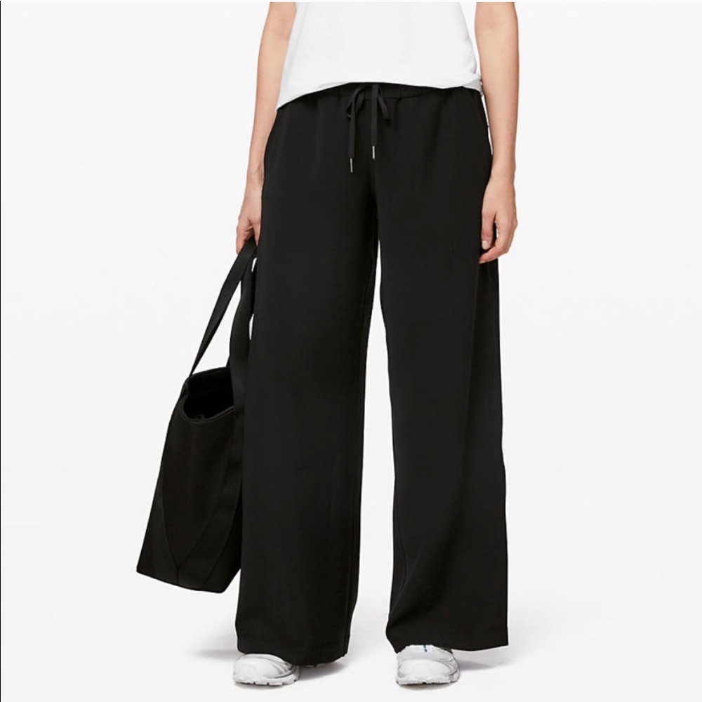 Lululemon On the Fly Wide Leg 7/8 Pants, Woven